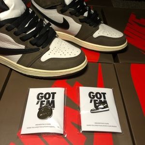 TRAVIS SCOTT PINS 10$ EACH (PICKUP) 15$ EACH (SHIP